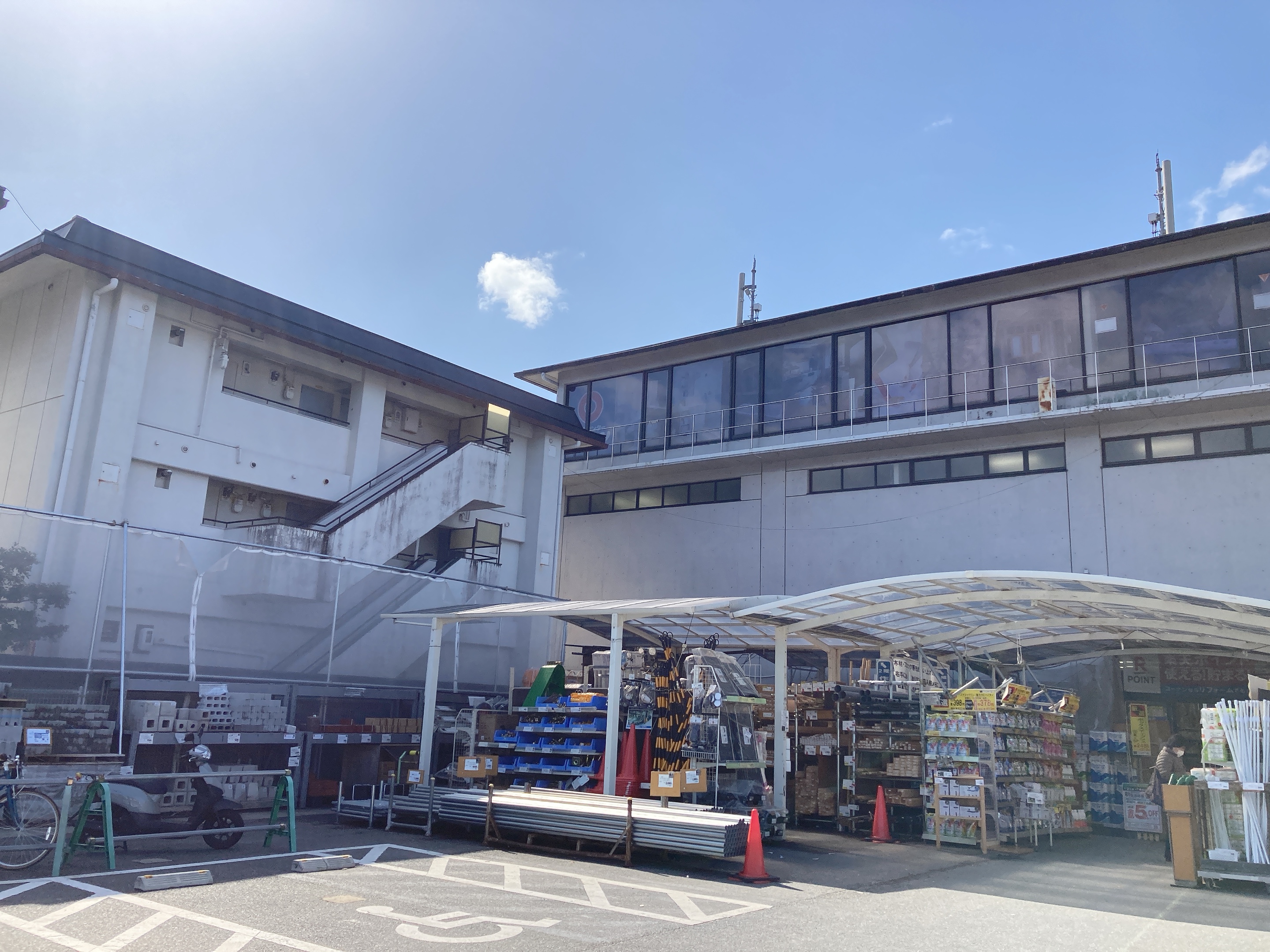 コーナン宝ケ池店 1号館